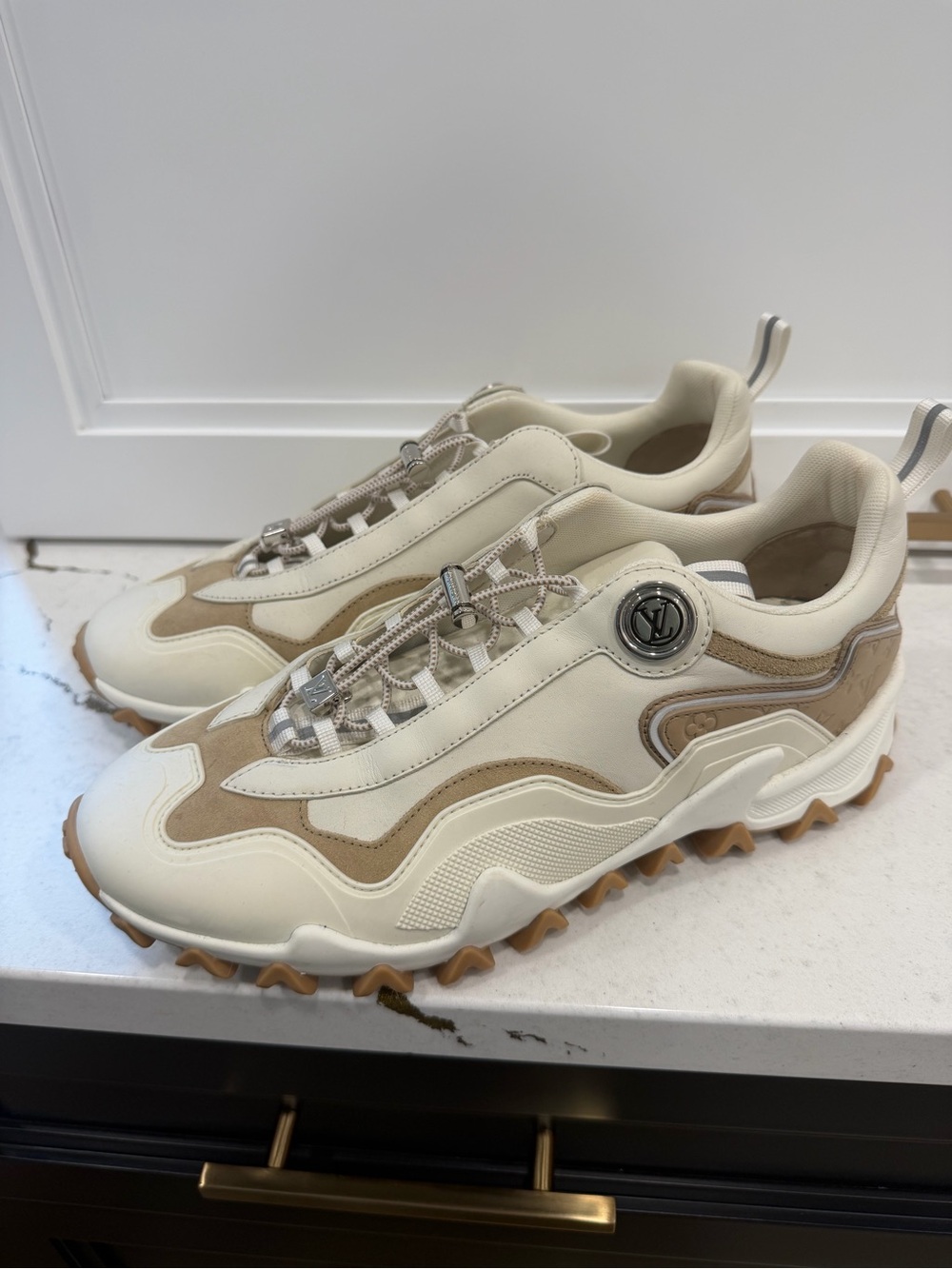 Women’s Louis Vuitton trail sneaker 37.5